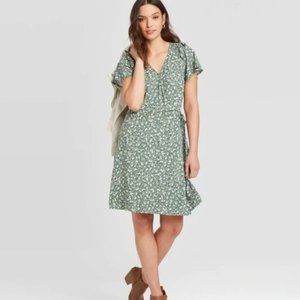 Universal Thread Green Floral Wrap Short Sleeve Dress Small